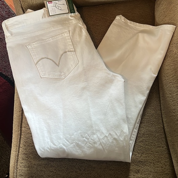 NWT Levi’s Perfectly Shaping Boot Cut 512 White Jeans. Women’s size 24. - Picture 2 of 5